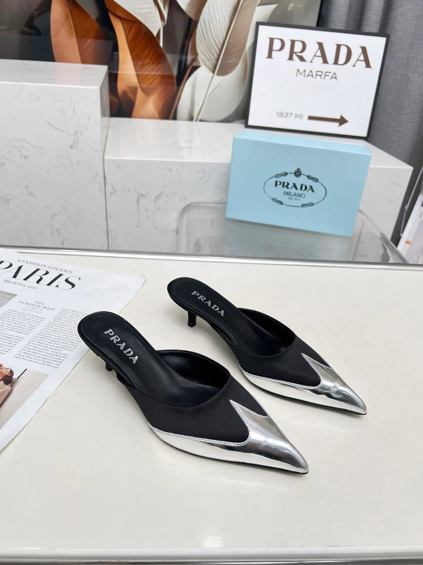 👟👟Ex-factory price 520👟👟 🏧2025 T show Mule shoes, silk pointed toe series🏧 (highest version with top packaging) PRADA 2025𝐬𝐬Prada new product, (top version) is coming! prada25 "T-stage show style" mainly promotes hot-selling styles, made of silk material and TPU Muller series spring and summer single shoes and sandals series. Made of high-quality silk satin and Tpu mirror material, a full range of simple light plate logo hot stamping. ——————————————————❣️ 2025SS PRADA spring and summer simple style, it looks so good. Various Internet celebrities have planted popular styles, awakening the imagination of skirt trains, corsets and bra curves, streamlined to the extreme ~ super popular series of hot products, with iconic logos on the heels or on the feet, as well as prismatic pointed toes, and angular lines are clearly defined.  Prada spring2025’s latest presentation is also wonderful with different styles! This season's Prada styles are simpler in design than before. They don't deliberately pursue a trendy or sporty feeling. They are all natural. The colors are also made of bright spring and summer eye-catching colored silks with pointed toes. They are so simple and beautiful. 😋The original shoes are developed and purchased from Italian counters, and are reproduced 1:1 according to the original taste. The newly opened low heel of 4cm has the same concave and convex height as the original version, creating a variety of sandals and slippers: low heel, pointed toe and half drag. 💛❤️ 💛❤️ ⚛Baotou low heel 4cm. ⚛Sale size: 35-41 (customized at 42.43) ⚛Top silk satin fabric + sheepskin lining + Italian triple-A cowhide bottom. 💙"Multiple colors, all official colors can be produced".